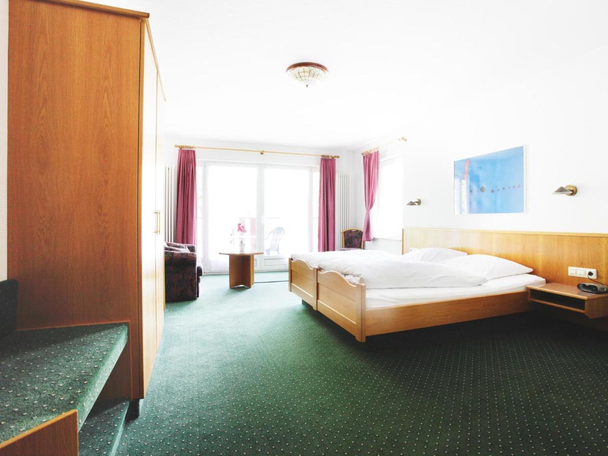 Hotel-Gasthof Neumuehle Kreenheinstetten Room photo